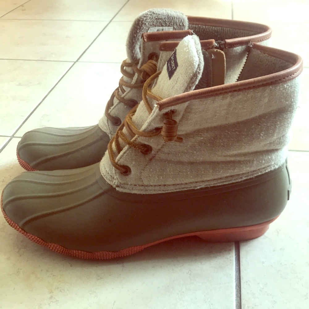 Sperry boots women’s size 9